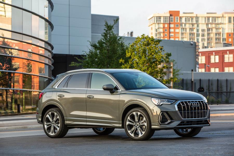  Audi Q3 2.0 TFSI Quattro S-Line 2019 года  (NA) (фото 30 из 42)
